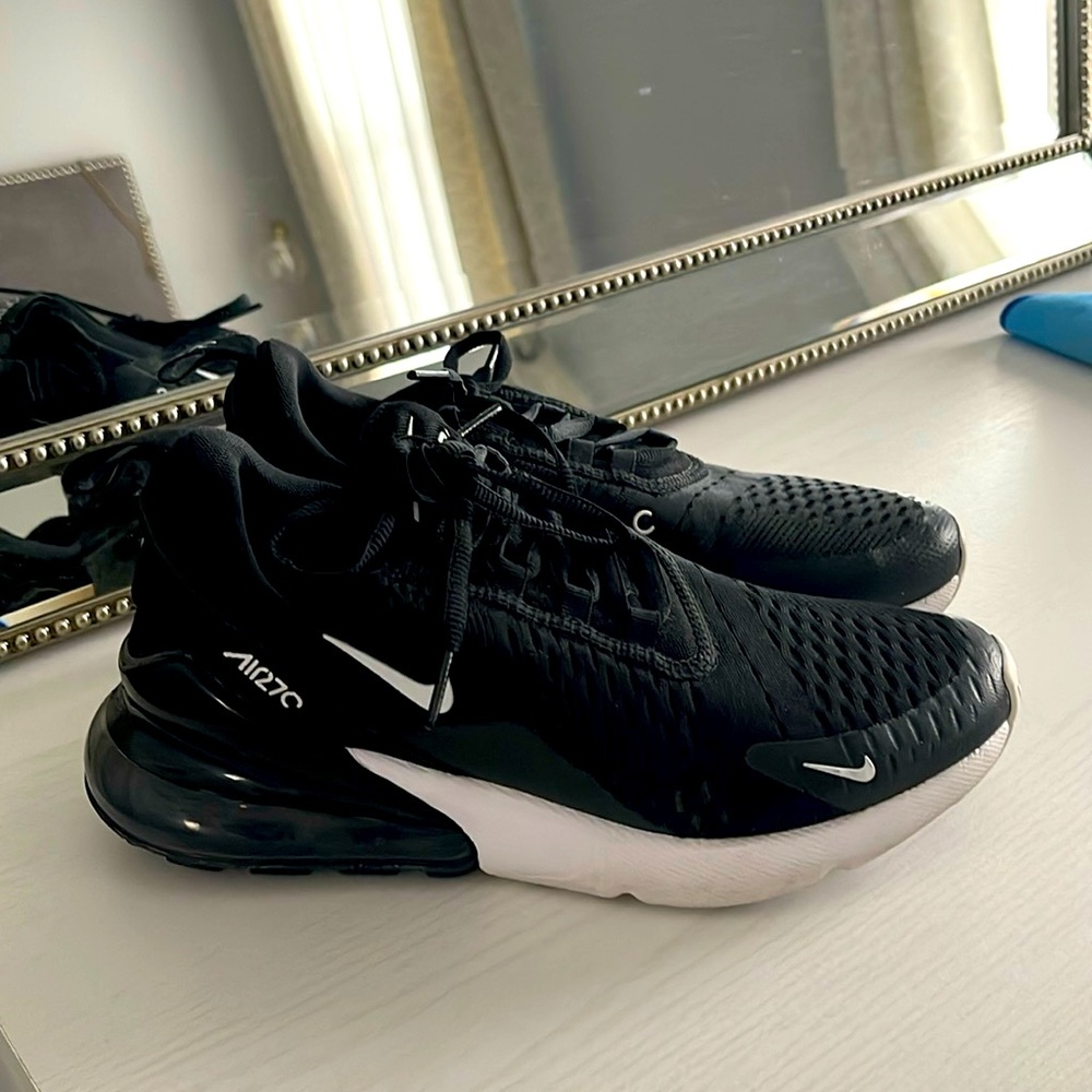 40$ Today 12/5/23 Nike Air Max. 7.5